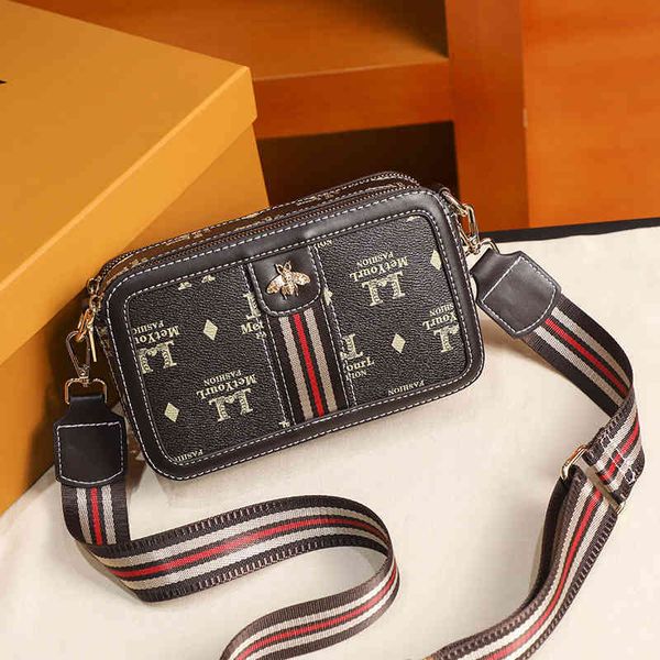 new bag female star same fashion wide shoulder strap single women's old flower little bee messenger 75% off factory outlet online sales, Black;red
new bag female star same fashion wide shoulder strap single women's old flower little bee messenger 75% off factory outlet online sales, Black;red