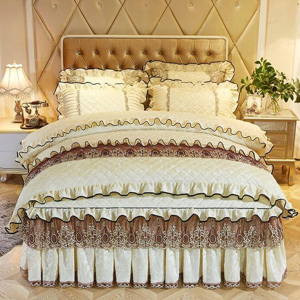 bedding sets 4pcs lace and cotton embroidery luxury king size duvet cover set bed skirt bedclothes pillowcase
bedding sets 4pcs lace and cotton embroidery luxury king size duvet cover set bed skirt bedclothes pillowcase