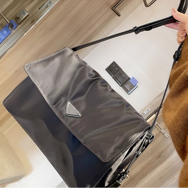luxurys designers totes bags fashion women designer cross body bag handbag nylon men handbags shopping boston bag with box
luxurys designers totes bags fashion women designer cross body bag handbag nylon men handbags shopping boston bag with box