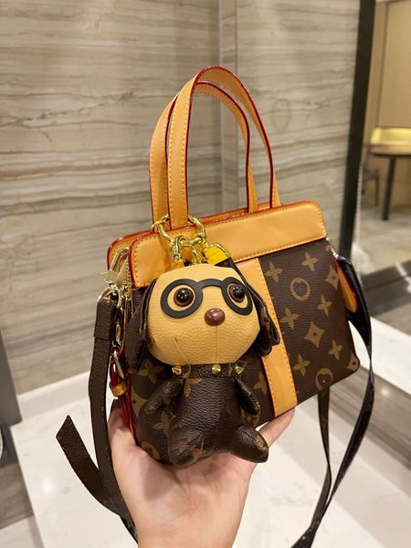 2021 bag handbag women's high-end brand fashion style versatile soft leather elegant large capacity luxury cute doll decoration with sh, Black;red
2021 bag handbag women's high-end brand fashion style versatile soft leather elegant large capacity luxury cute doll decoration with sh, Black;red
