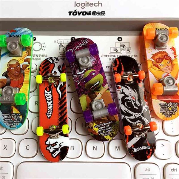 genuine bulk cargo finger skateboard creative desktoys simulation skateboard model toys multiple options0
genuine bulk cargo finger skateboard creative desktoys simulation skateboard model toys multiple options0