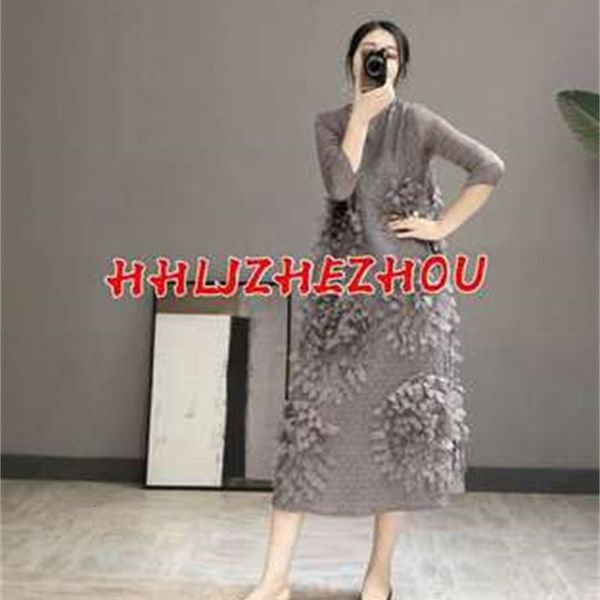 dress fashion fold in the women's long pure color o-neck three quarter applique stock, Black;gray
dress fashion fold in the women's long pure color o-neck three quarter applique stock, Black;gray