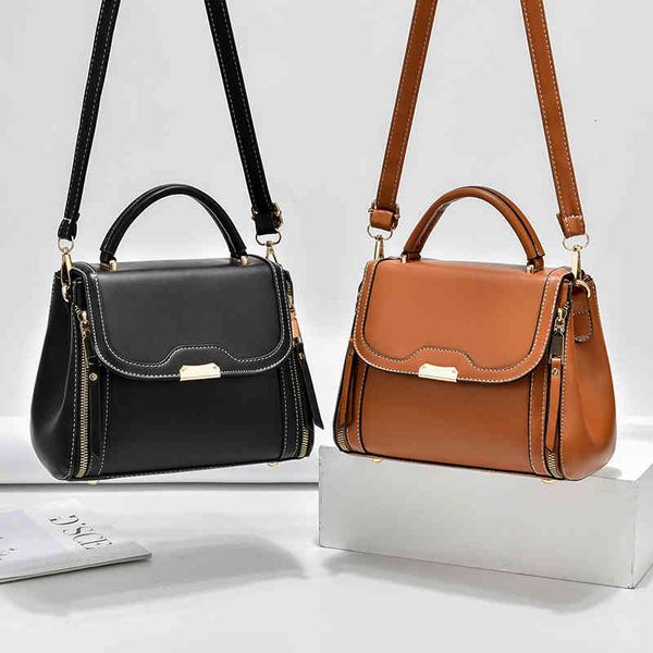 women's luggage korean version single shoulder bag solid color wide strap messenger simple and fashionable, Black;red
women's luggage korean version single shoulder bag solid color wide strap messenger simple and fashionable, Black;red