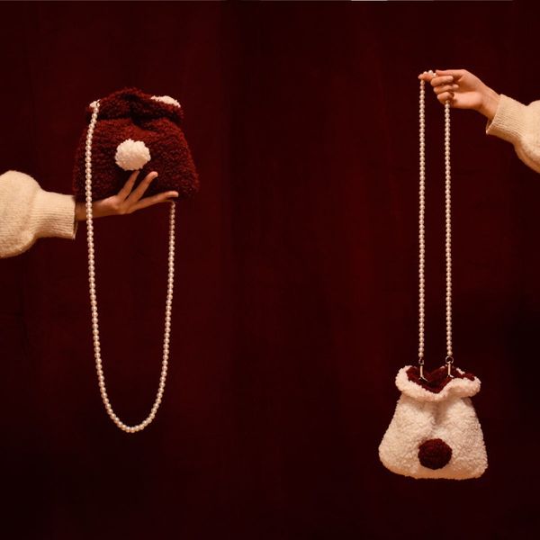 cross body niche design cute plush all- lamb wool mobile bag mini messenger bags female
cross body niche design cute plush all- lamb wool mobile bag mini messenger bags female