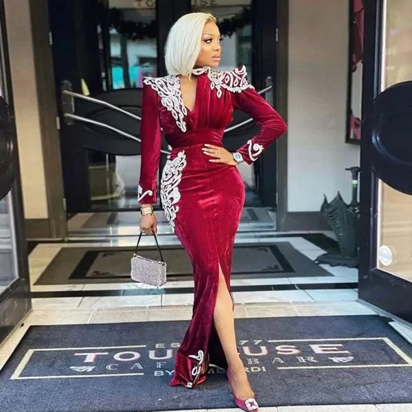 v neck burgundy velvet prom dresses for black girls long sleeves ankle length plus size white lace appliques formal evening occasion gowns
v neck burgundy velvet prom dresses for black girls long sleeves ankle length plus size white lace appliques formal evening occasion gowns