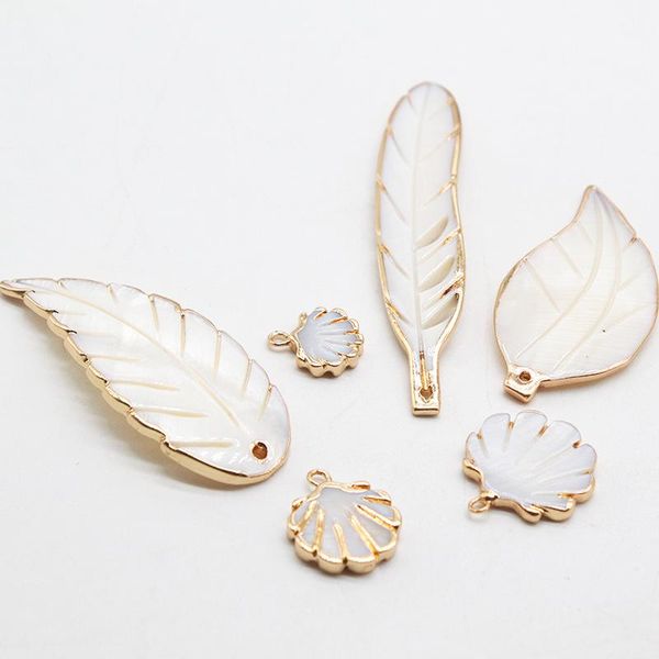 charms natural shell leaf gilding feather fan mother of pearl banana leaves pendant diy necklace earrings woman jewelry finding, Bronze;silver
charms natural shell leaf gilding feather fan mother of pearl banana leaves pendant diy necklace earrings woman jewelry finding, Bronze;silver