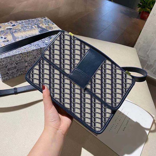 designer luxury bag women fashion shoulder wallet metal letter buckle hand designer large capacity messenger women's leather handbag
designer luxury bag women fashion shoulder wallet metal letter buckle hand designer large capacity messenger women's leather handbag