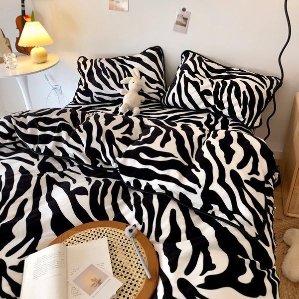 bedding sets creative striped set kawaii fashion modern washable polyester edredones de cama mariage decoration ec50ct
bedding sets creative striped set kawaii fashion modern washable polyester edredones de cama mariage decoration ec50ct