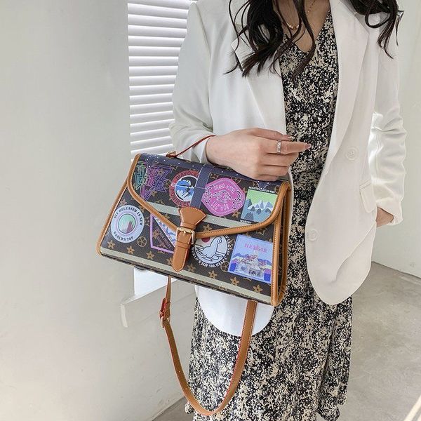 daily bag spring new womens bag vintage badge printing messenger bag texture mid-ancient graffiti shopping postman daypack tide
daily bag spring new womens bag vintage badge printing messenger bag texture mid-ancient graffiti shopping postman daypack tide