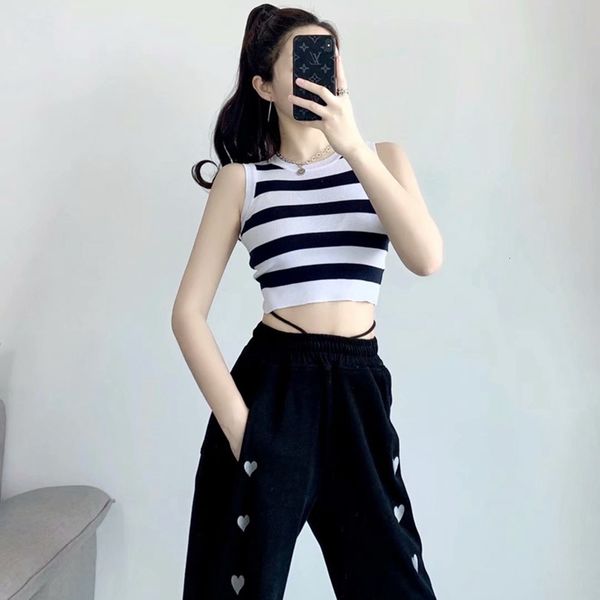 women's t-shirt 2021 fashion striped women's tight waistcoat upper waistband with no sleeves, White
women's t-shirt 2021 fashion striped women's tight waistcoat upper waistband with no sleeves, White