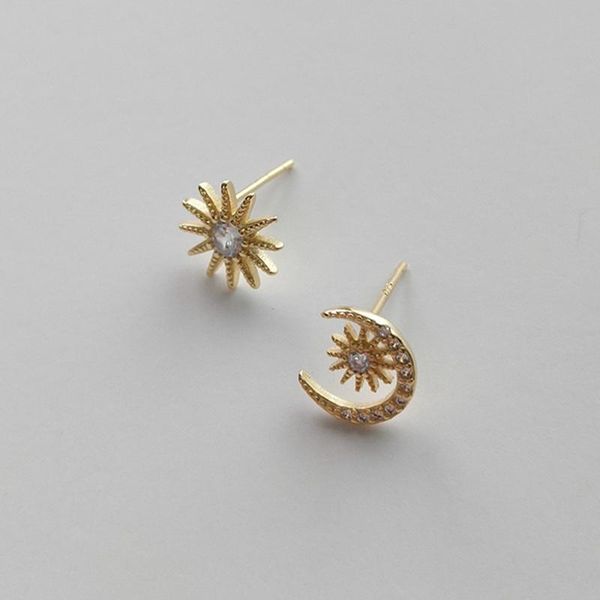 louleur sterling 925 silver moon star earrings asymmetry mosaic zircon gold color stud for women jewelry 2021, Golden;silver
louleur sterling 925 silver moon star earrings asymmetry mosaic zircon gold color stud for women jewelry 2021, Golden;silver