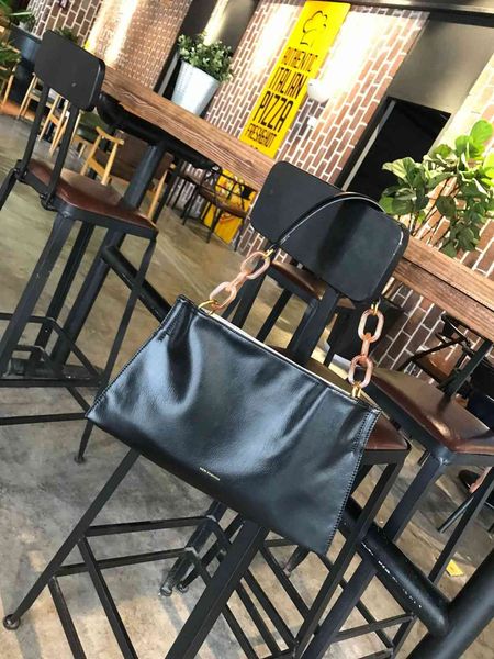 minority hand armpit bag female autumn messenger 2021 high-grade soft leather one shoulder tote envelope tide
minority hand armpit bag female autumn messenger 2021 high-grade soft leather one shoulder tote envelope tide