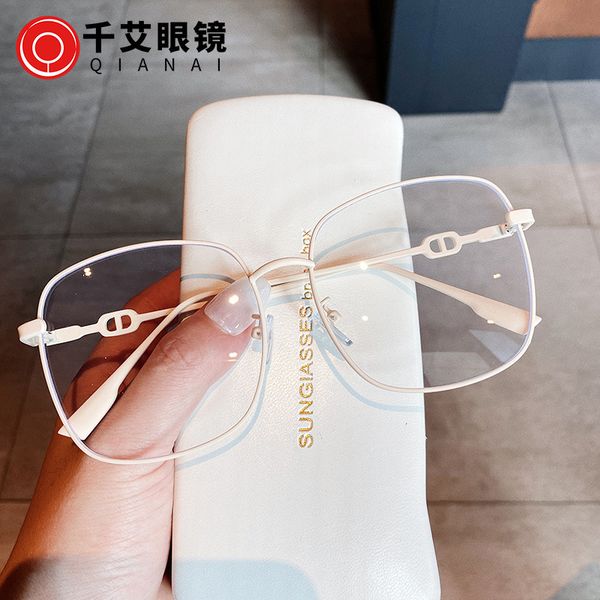 2021 new anti blue elastic paint box flat light glasses home fashion myopia frame, White;black
2021 new anti blue elastic paint box flat light glasses home fashion myopia frame, White;black