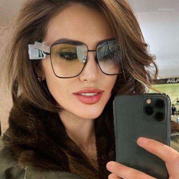fashion oversized square green sunglasses women brand vintage metal frame sun glasses men color shades oculos feminino, White;black
fashion oversized square green sunglasses women brand vintage metal frame sun glasses men color shades oculos feminino, White;black