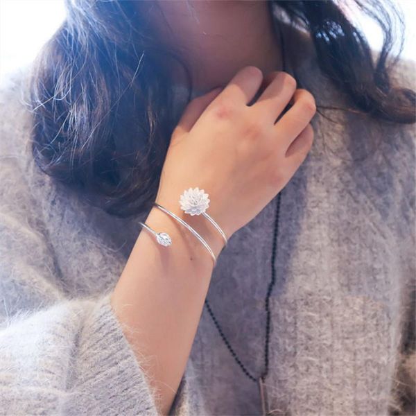 charm bracelets luxury female silver color lotus flower bracelet adjustable for women cute wedding crystal, Golden;silver
charm bracelets luxury female silver color lotus flower bracelet adjustable for women cute wedding crystal, Golden;silver