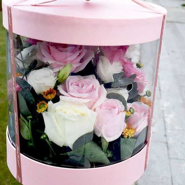 gift wrap transparent round flower bucket with window wedding box style black pink red mother's day rose packaging material
gift wrap transparent round flower bucket with window wedding box style black pink red mother's day rose packaging material