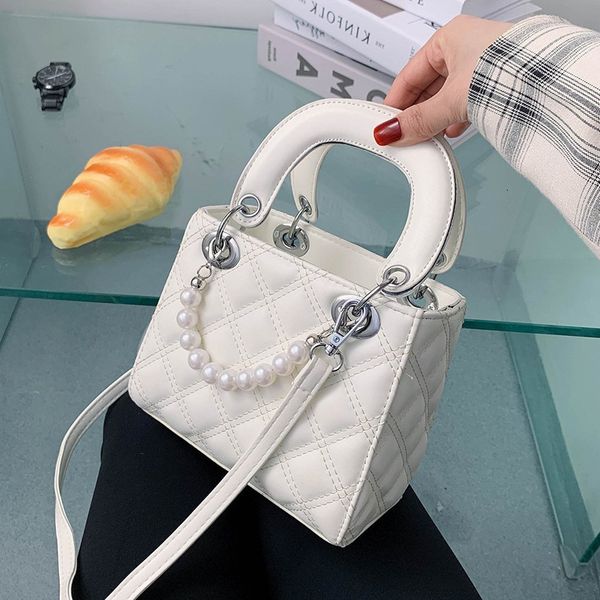 female 2021 spring and summer new single shoulder messenger chaohan xiaofang fashion princess bag portable lingge chain
female 2021 spring and summer new single shoulder messenger chaohan xiaofang fashion princess bag portable lingge chain