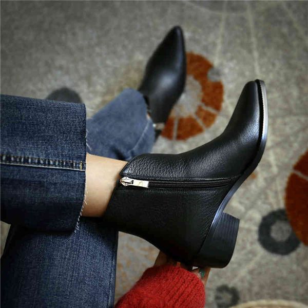 dress shoes female black leather boots, short british-style boots and square heels, , 2n5b
dress shoes female black leather boots, short british-style boots and square heels, , 2n5b