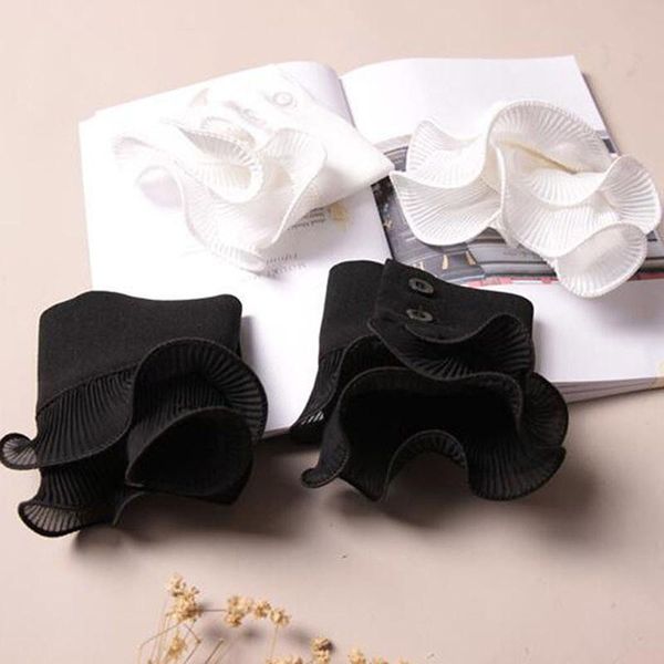 five fingers gloves arrival decorated cuff fake sleeves autumn winter wild sweater decorative flounces wrist lace pleated, Blue;gray
five fingers gloves arrival decorated cuff fake sleeves autumn winter wild sweater decorative flounces wrist lace pleated, Blue;gray