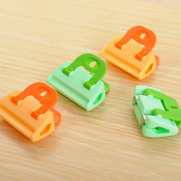 bag clips 4pcs/lot home plastic sealing clip strong seal food preservation handheld snack clamp kitchen tool
bag clips 4pcs/lot home plastic sealing clip strong seal food preservation handheld snack clamp kitchen tool