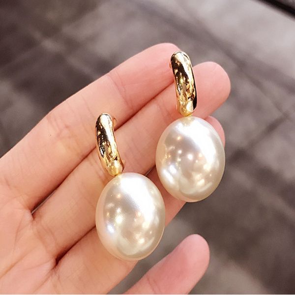 korea's japan and s925 south large pearl earrings simple personality arc earrings trendy women bai da yier exaggerated, Golden;silver
korea's japan and s925 south large pearl earrings simple personality arc earrings trendy women bai da yier exaggerated, Golden;silver