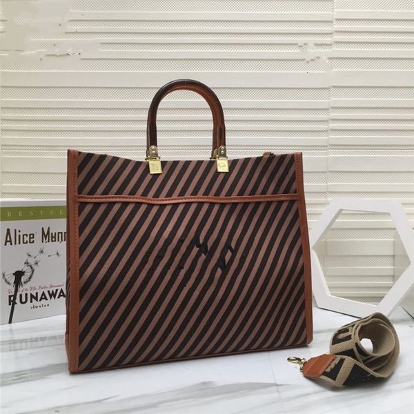 messenger fashion high-capacity single shoulder bag old flower portable tote bag brown
messenger fashion high-capacity single shoulder bag old flower portable tote bag brown