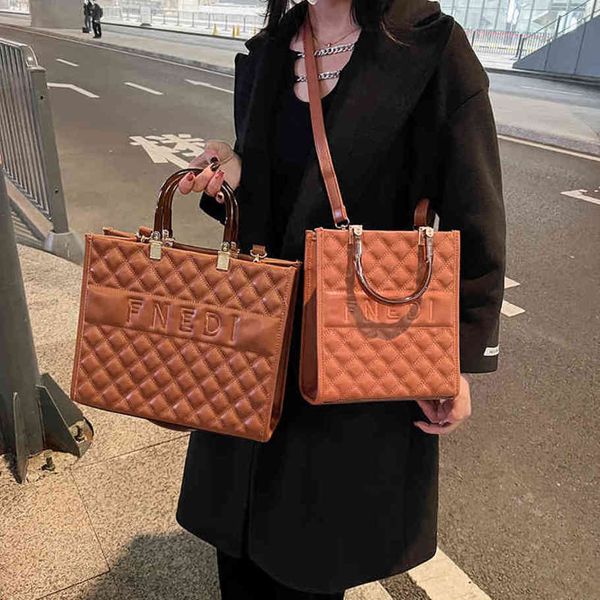 80% off shop clearance lingge capacity tote women's hand new fashion autumn and winter large embroidered wire lattice shoulder bag
80% off shop clearance lingge capacity tote women's hand new fashion autumn and winter large embroidered wire lattice shoulder bag