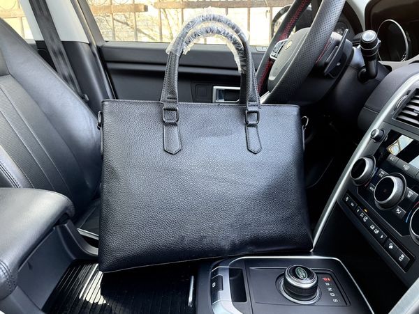 import original head layer cowhide briefcases material in the special inside. super smooth zipper, oil edge ultra hd hardware logo 28/28/6
import original head layer cowhide briefcases material in the special inside. super smooth zipper, oil edge ultra hd hardware logo 28/28/6