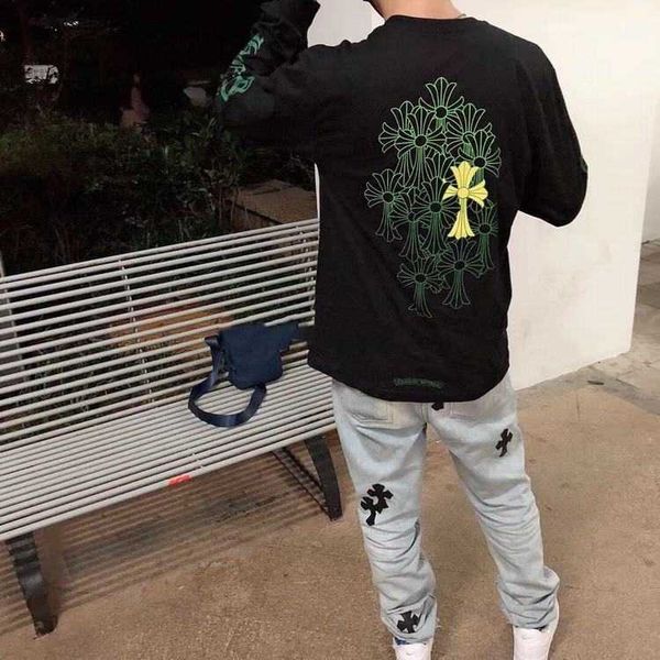 21ss new ch fashion brand sanskrit green cross horseshoe flower arm graffiti cotton base crosin long sleeve te, White;black
21ss new ch fashion brand sanskrit green cross horseshoe flower arm graffiti cotton base crosin long sleeve te, White;black