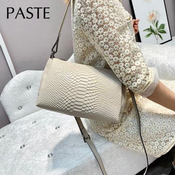 shoulder bags summer crocodile pattern cowhide leather women handbag small lady messenger bag flap square female
shoulder bags summer crocodile pattern cowhide leather women handbag small lady messenger bag flap square female