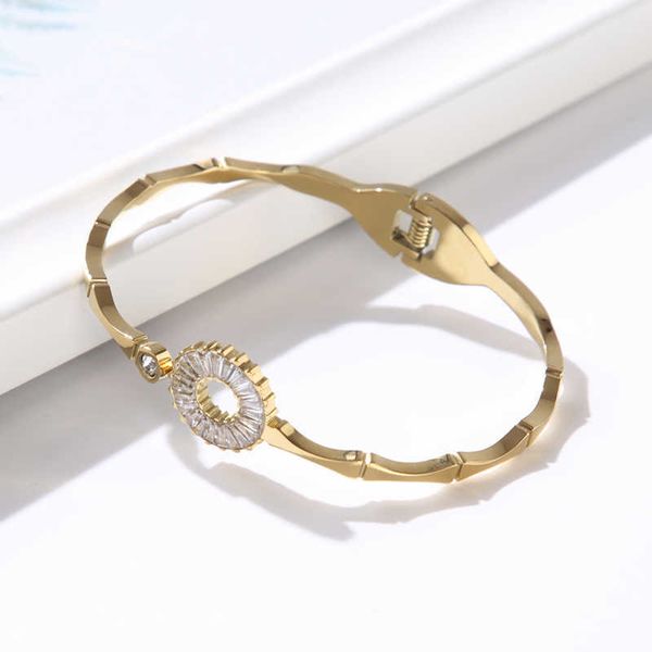 luxury cz crystal bangles & bracelets round stainless steel bangle for women girls spring clasp bangle wedding jewelry gift q0719, Black
luxury cz crystal bangles & bracelets round stainless steel bangle for women girls spring clasp bangle wedding jewelry gift q0719, Black