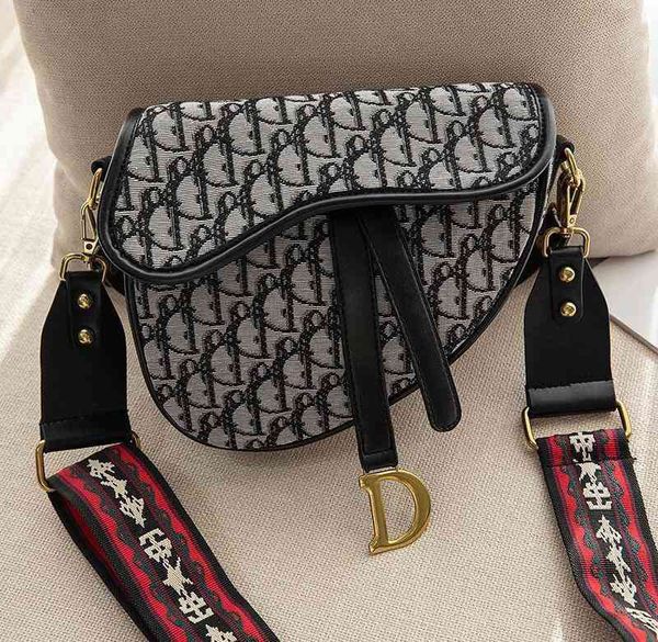 luxury herme handbags and storage 2021 new fashionable horseshoe saddle bag, crossbar hand bill of lading, shoulder fema
luxury herme handbags and storage 2021 new fashionable horseshoe saddle bag, crossbar hand bill of lading, shoulder fema