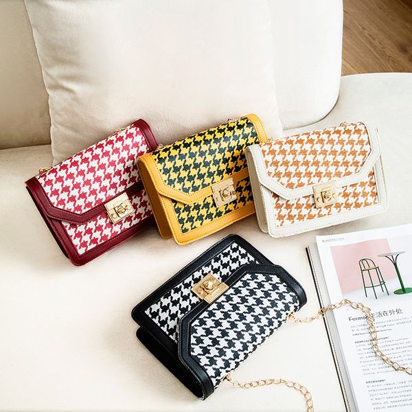 2021 new one-shoulder messenger fashion trend wild chain bag foreign trade cross-border female handbag, Black;red
2021 new one-shoulder messenger fashion trend wild chain bag foreign trade cross-border female handbag, Black;red