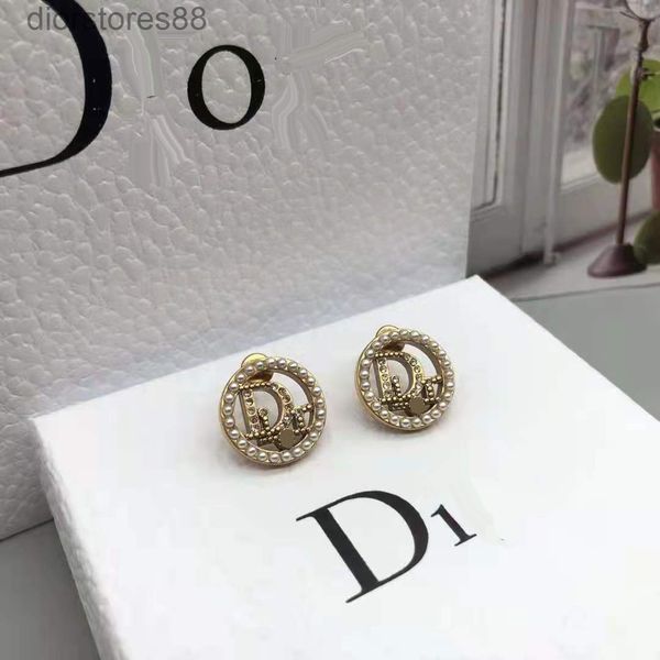 Ring Dijia D's 20-year Fashion Pearl Earrings Women's Net Red High Version Classic Letter, Silver
Ring Dijia D's 20-year Fashion Pearl Earrings Women's Net Red High Version Classic Letter, Silver