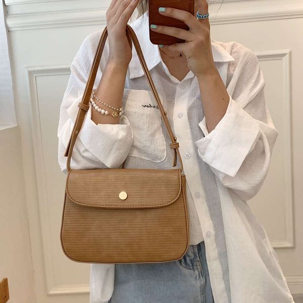 retro leather bag female 2021 digner simple versatile lady shoulder casual daily shopping korean women cross body
retro leather bag female 2021 digner simple versatile lady shoulder casual daily shopping korean women cross body