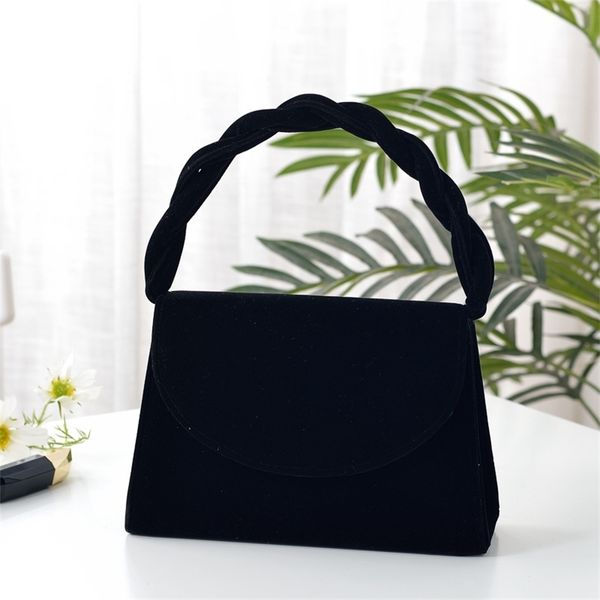 plush bride's hand-held messenger small square suede wedding women's cheongsam new year bag
plush bride's hand-held messenger small square suede wedding women's cheongsam new year bag