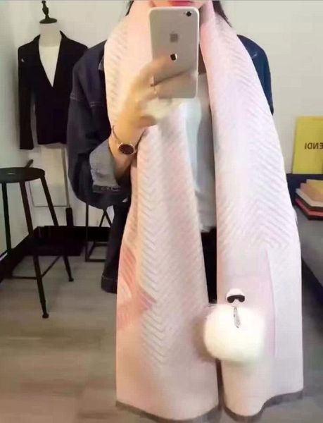 scarves 2021 winter plaid cashmere scarf, women's oversized shawl thickened korean hair warm neck,, Blue;gray
scarves 2021 winter plaid cashmere scarf, women's oversized shawl thickened korean hair warm neck,, Blue;gray