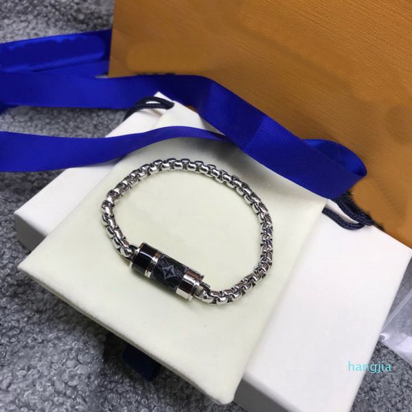 europe america style men lady women silver-color metal thick chain bracelet with wrap v initials leather charm m63107, Golden;silver
europe america style men lady women silver-color metal thick chain bracelet with wrap v initials leather charm m63107, Golden;silver