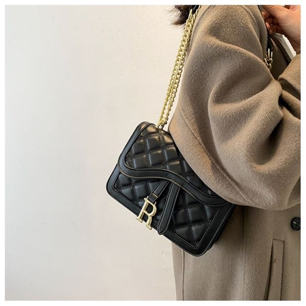 designer sale new texture small square bag solid color part about lingge chain irregular bag cover single shoulder messenger women's 
designer sale new texture small square bag solid color part about lingge chain irregular bag cover single shoulder messenger women's