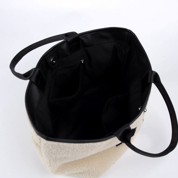 2021 japan single wool bag lamb maotuote large capacity commuting shoulder women's plush, Black;red
2021 japan single wool bag lamb maotuote large capacity commuting shoulder women's plush, Black;red