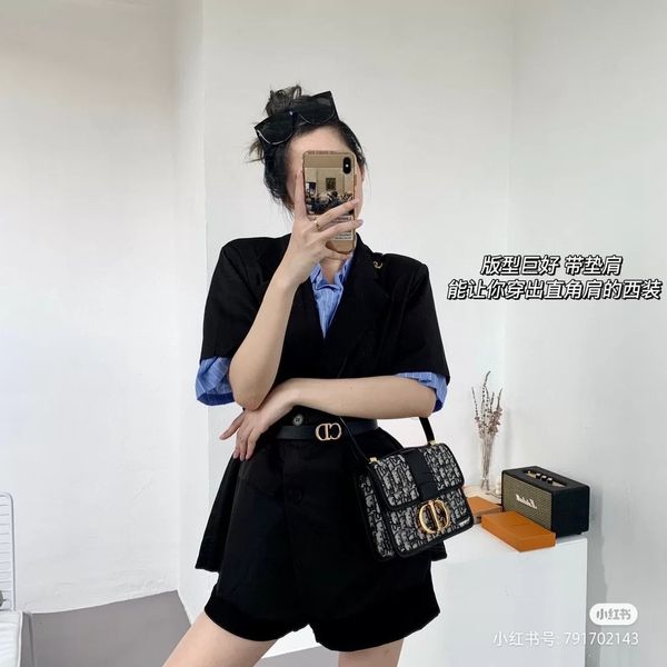 embroidered small square versatile bag women's wide shoulder belt canvas single shoulder messenger bag
embroidered small square versatile bag women's wide shoulder belt canvas single shoulder messenger bag