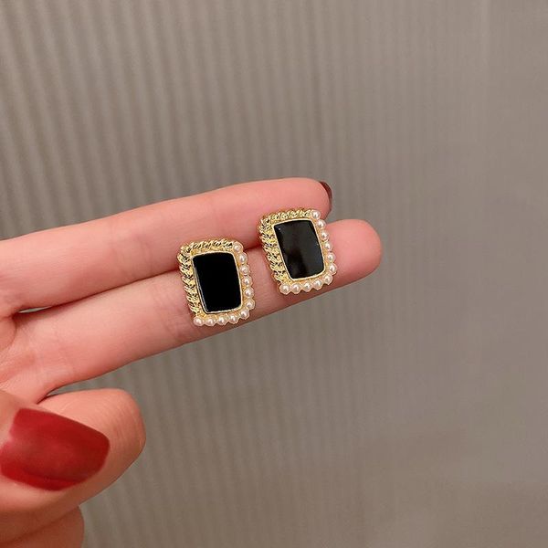 stud female korean fashion compact metal dripping oil imitation pearl square earrings temperament women's accessories jewelry, Golden;silver
stud female korean fashion compact metal dripping oil imitation pearl square earrings temperament women's accessories jewelry, Golden;silver