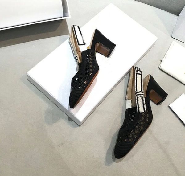 2021 designer women's hollow out sandals fashion gladiator rivet buckle leather retro diamond elements 35-41, Black
2021 designer women's hollow out sandals fashion gladiator rivet buckle leather retro diamond elements 35-41, Black