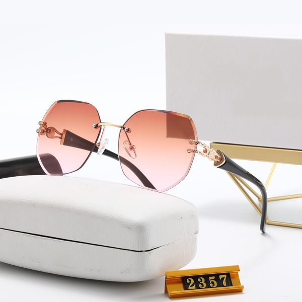 2021 metal classic vintage women sunglasses luxury brand sunglass design glasses female driving eyewear oculos de sol masculino with box, White;black
2021 metal classic vintage women sunglasses luxury brand sunglass design glasses female driving eyewear oculos de sol masculino with box, White;black