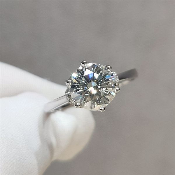 100% 18k white gold excellent cut diamond test passed d color shiny moissanite queen ring engagement jewelry gift, Slivery;golden
100% 18k white gold excellent cut diamond test passed d color shiny moissanite queen ring engagement jewelry gift, Slivery;golden