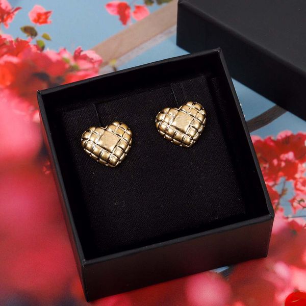 charm stud earring heart shape in 18k gold plated for women wedding jewelry gift ps3902, Golden
charm stud earring heart shape in 18k gold plated for women wedding jewelry gift ps3902, Golden
