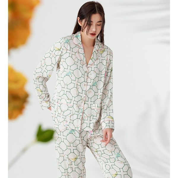 2021 yaoting new satin chiffon pajamas spring and summer women's long sleeve trousers two piece home suit 2227, Black;red
2021 yaoting new satin chiffon pajamas spring and summer women's long sleeve trousers two piece home suit 2227, Black;red