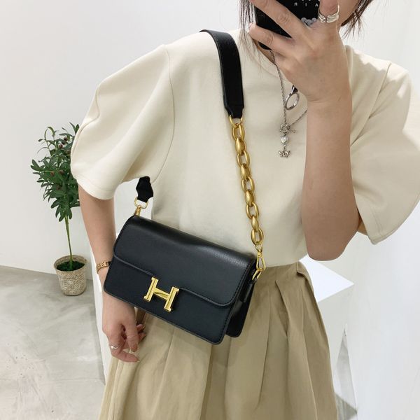 70% s simple underarm solid color temperament style messenger single shoulder accessories small square bag
70% s simple underarm solid color temperament style messenger single shoulder accessories small square bag