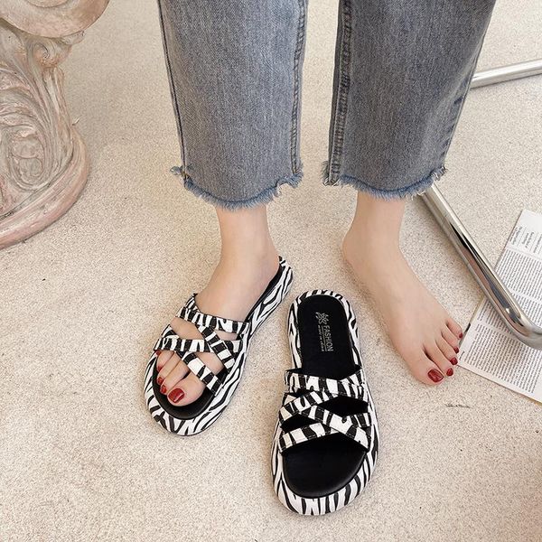 slippers flat shoes female casual slides slipers women luxury 2021 summer soft rome rubber fashion pu woman, Black
slippers flat shoes female casual slides slipers women luxury 2021 summer soft rome rubber fashion pu woman, Black