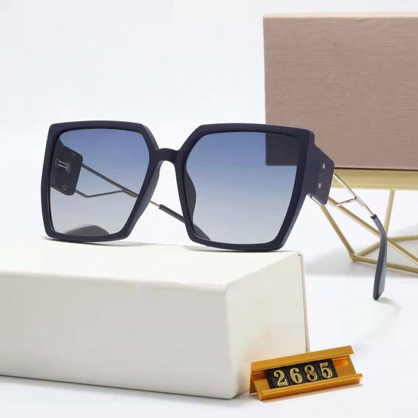 mens womens designer sunglasses fashion man woman with original cases fivecolor, White;black
mens womens designer sunglasses fashion man woman with original cases fivecolor, White;black